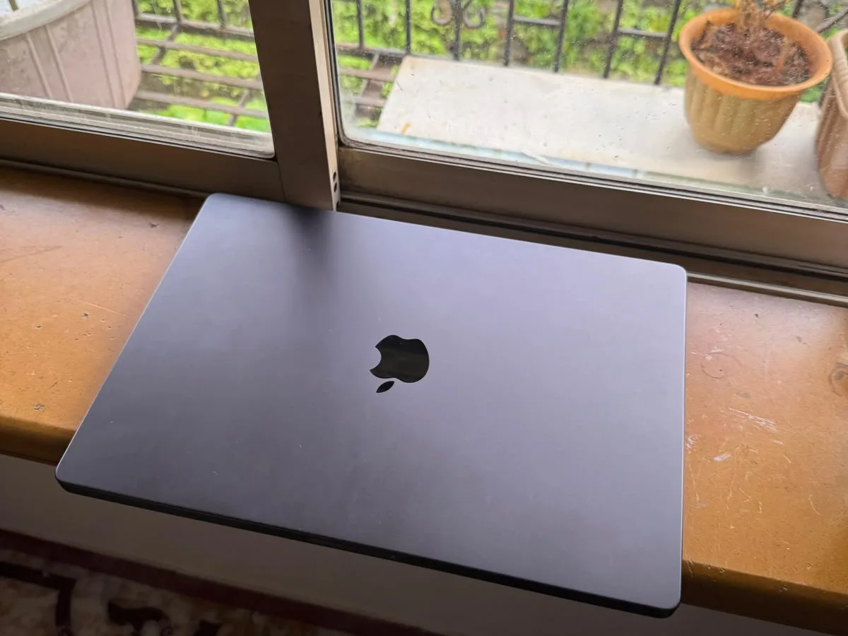 MacBook Pro 16" M5 Max
